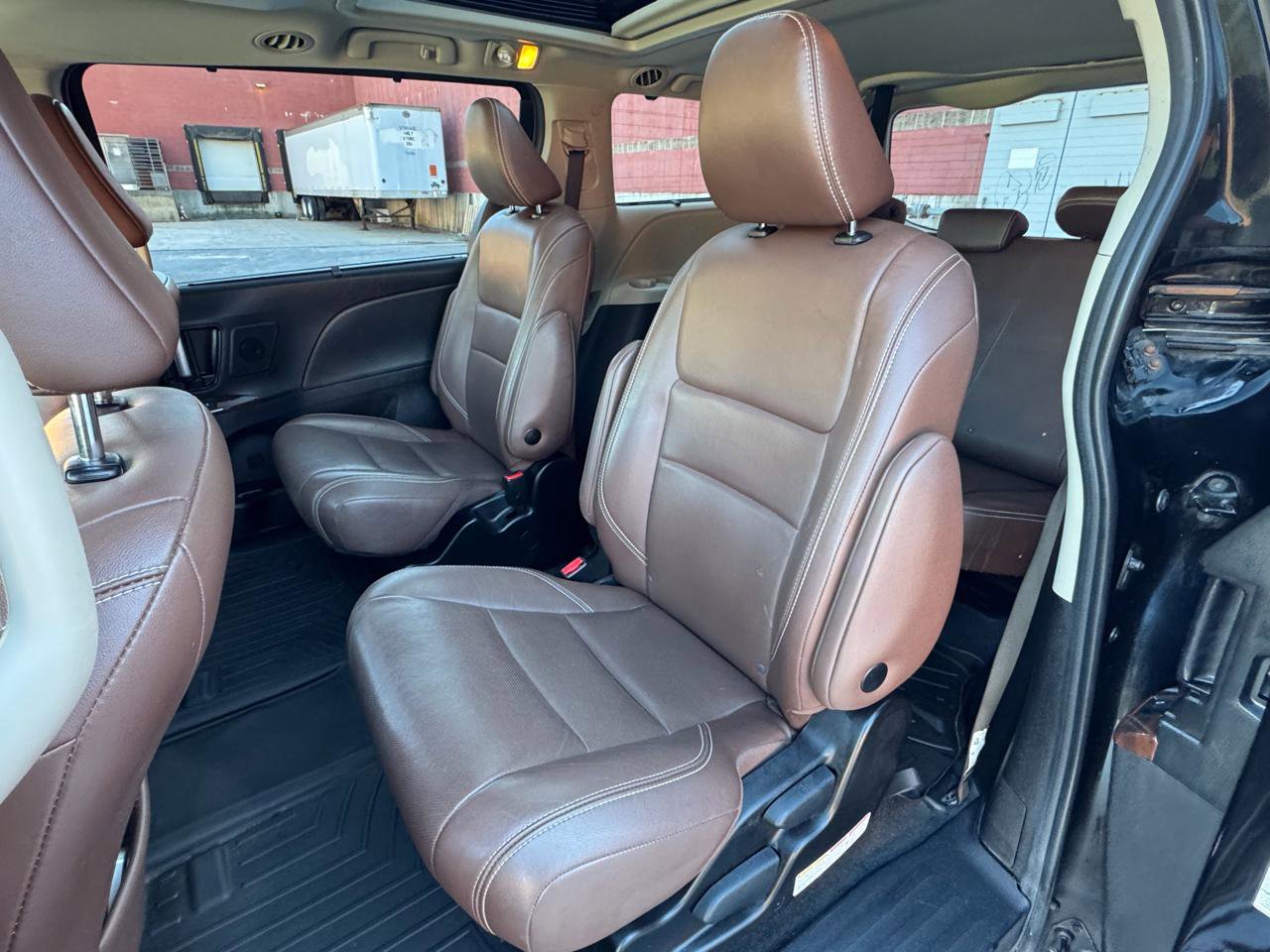 Used 2018 Toyota Sienna Limited Premium image 10