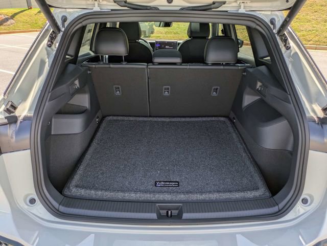 New 2026 Volkswagen Tiguan SE R-Line FWD image 13