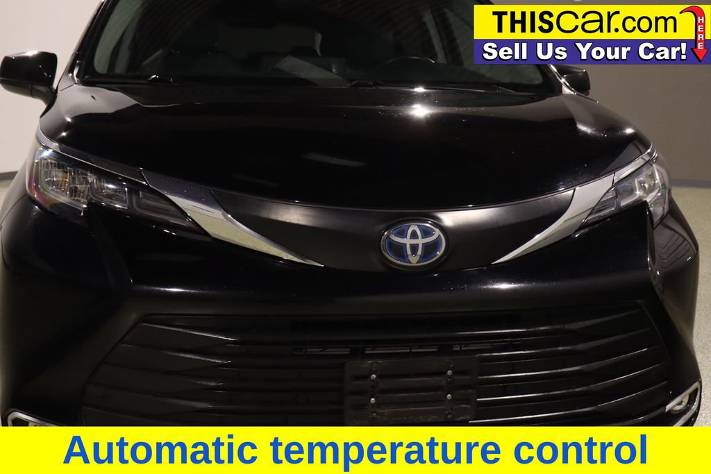 Used 2023 Toyota Sienna XLE FWD image 14