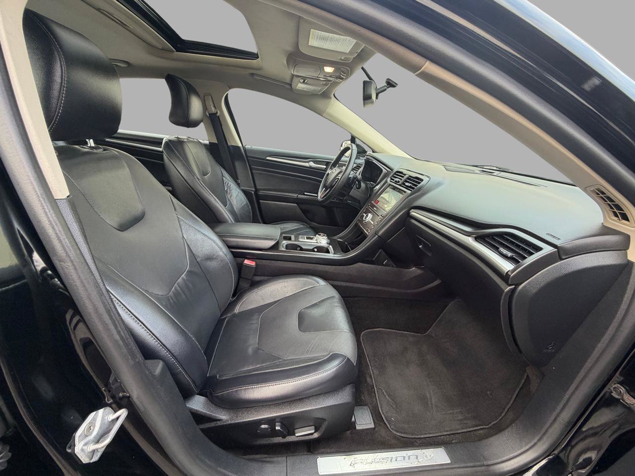Used 2018 Ford Fusion Titanium AWD/4WD image 32