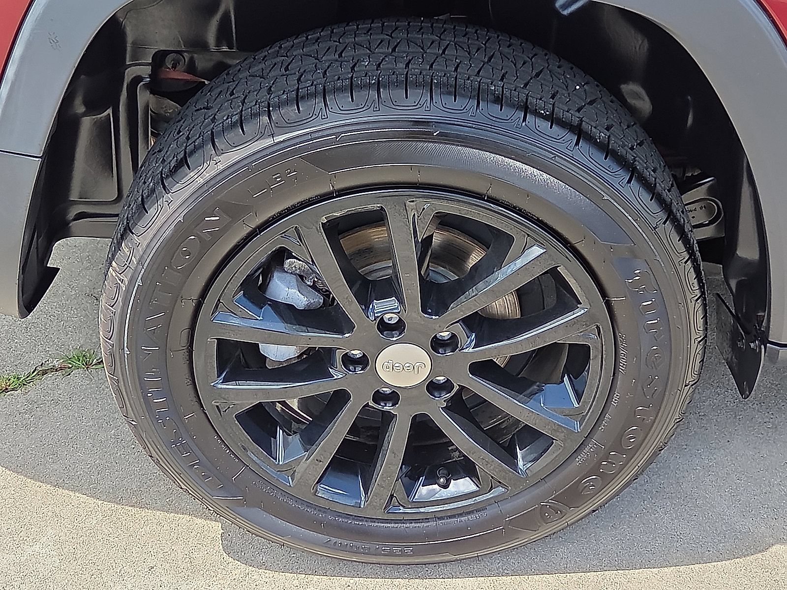 Used 2019 Jeep Cherokee Latitude Plus w/ Comfort/Convenience Group FWD image 7