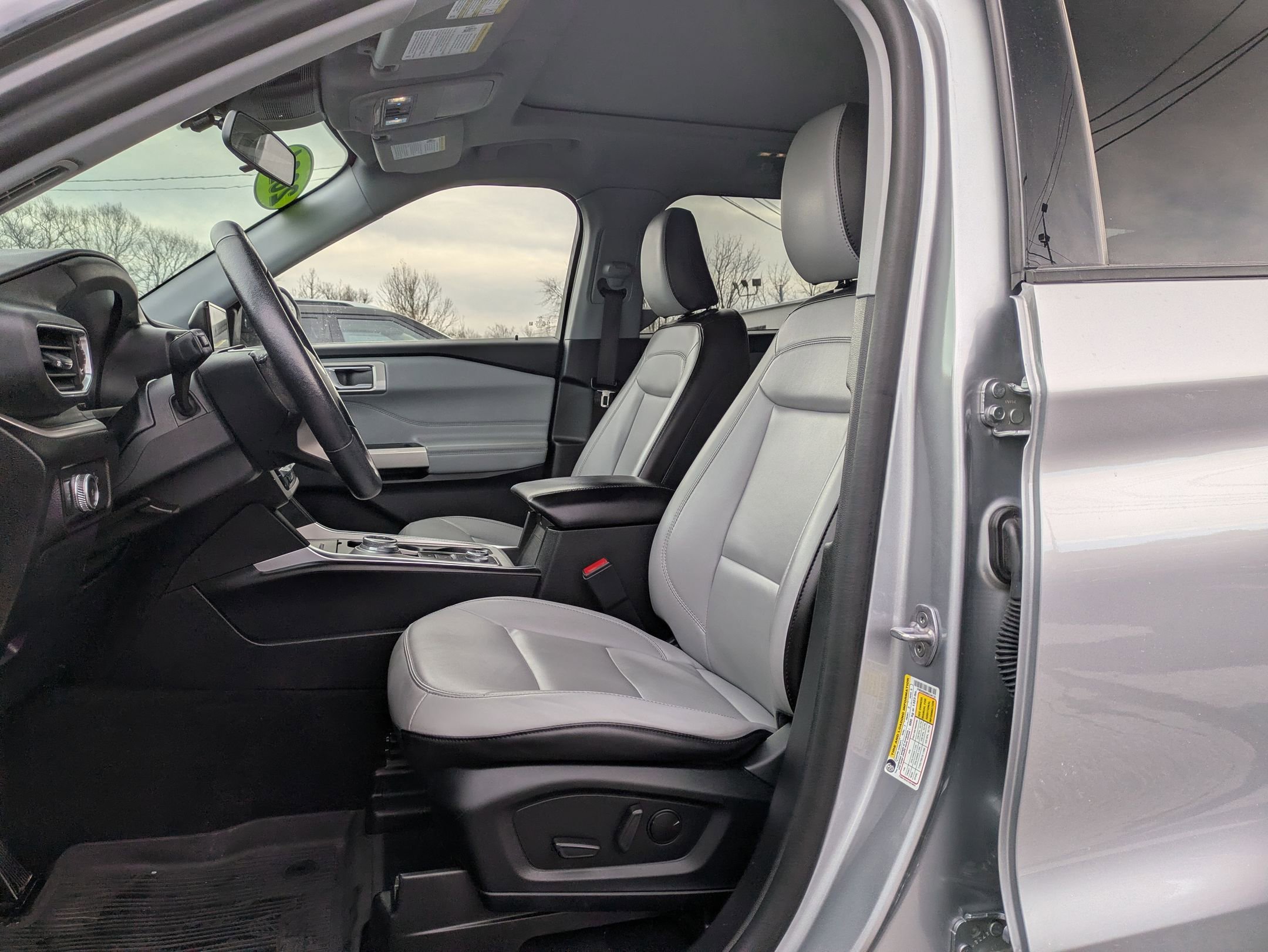 Used 2021 Ford Explorer XLT w/ Equipment Group 202A image 14