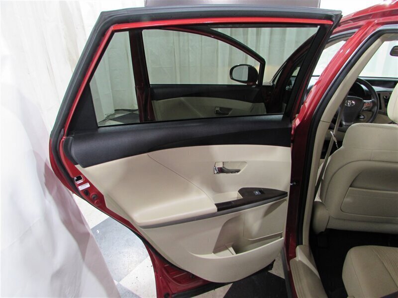 Used 2011 Toyota Venza AWD w/ Convenience Pkg image 97