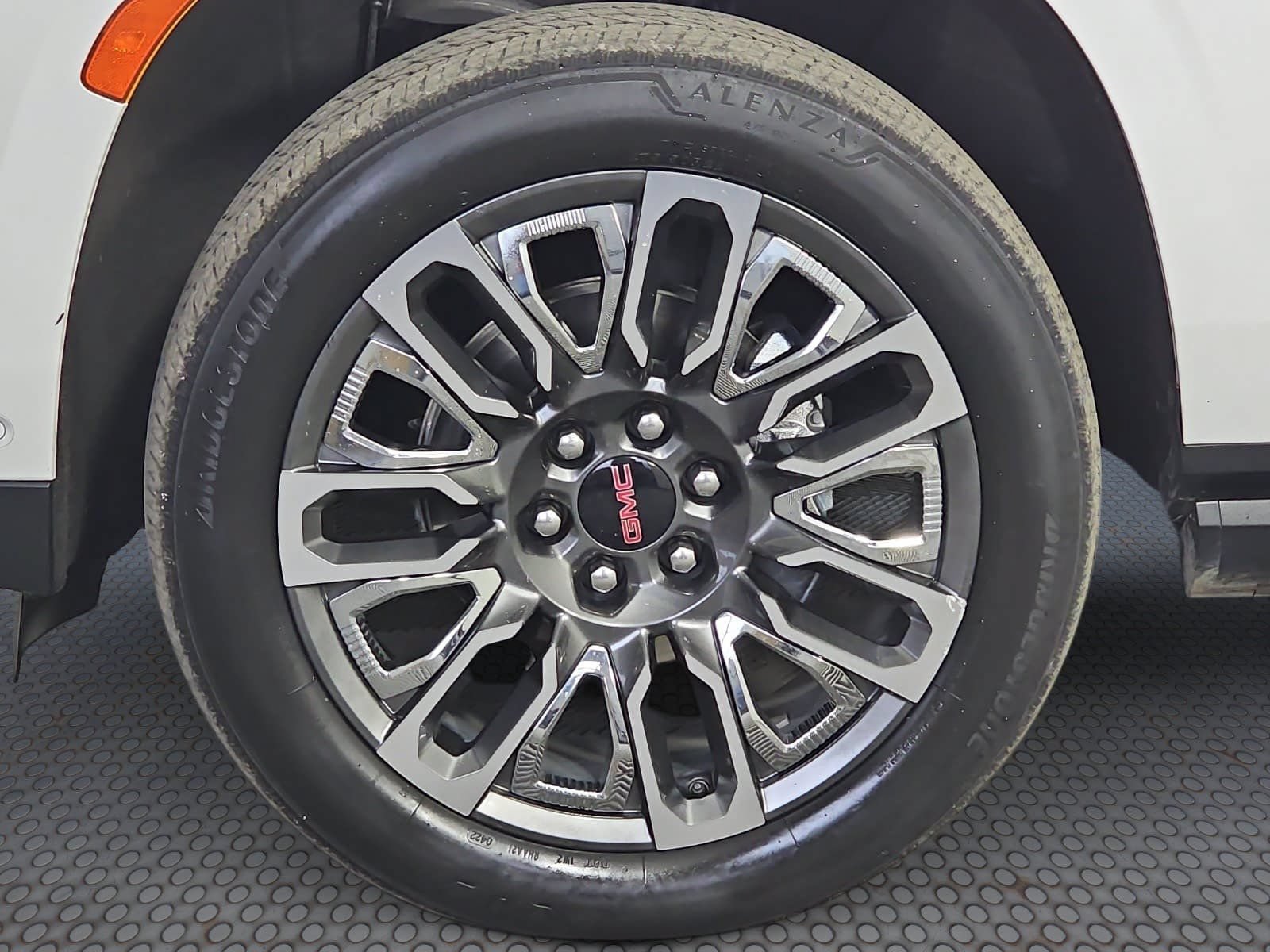 Used 2023 GMC Yukon XL Denali Ultimate AWD/4WD image 28