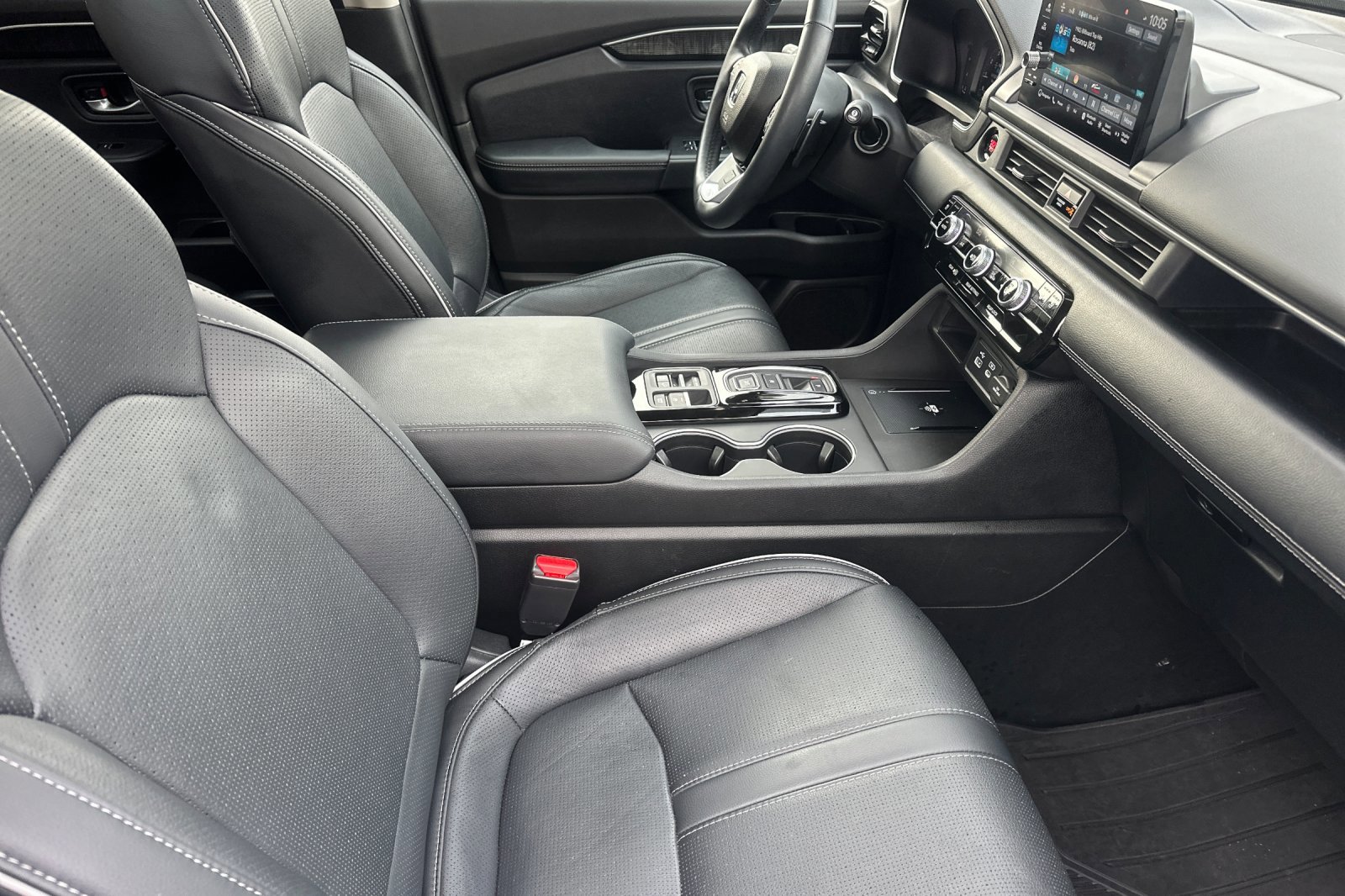 Used 2025 Honda Pilot Elite image 16