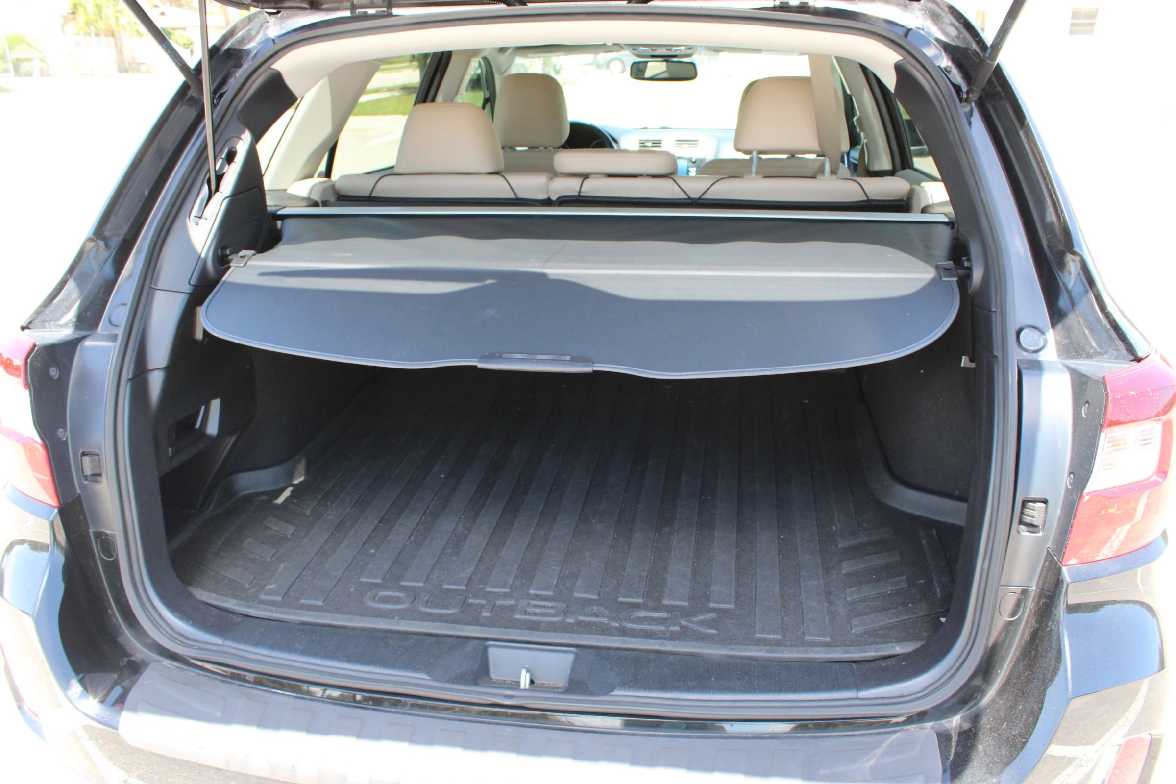 Used 2016 Subaru Outback 2.5i Limited AWD/4WD image 8