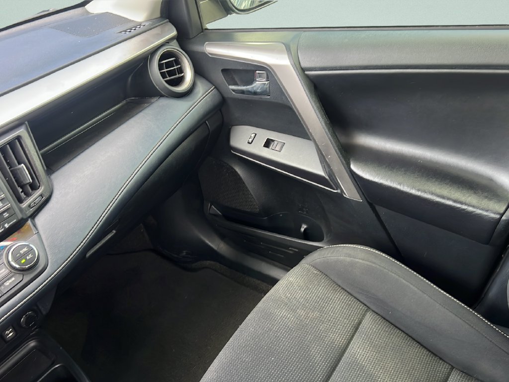 Used 2018 Toyota RAV4 XLE FWD image 13