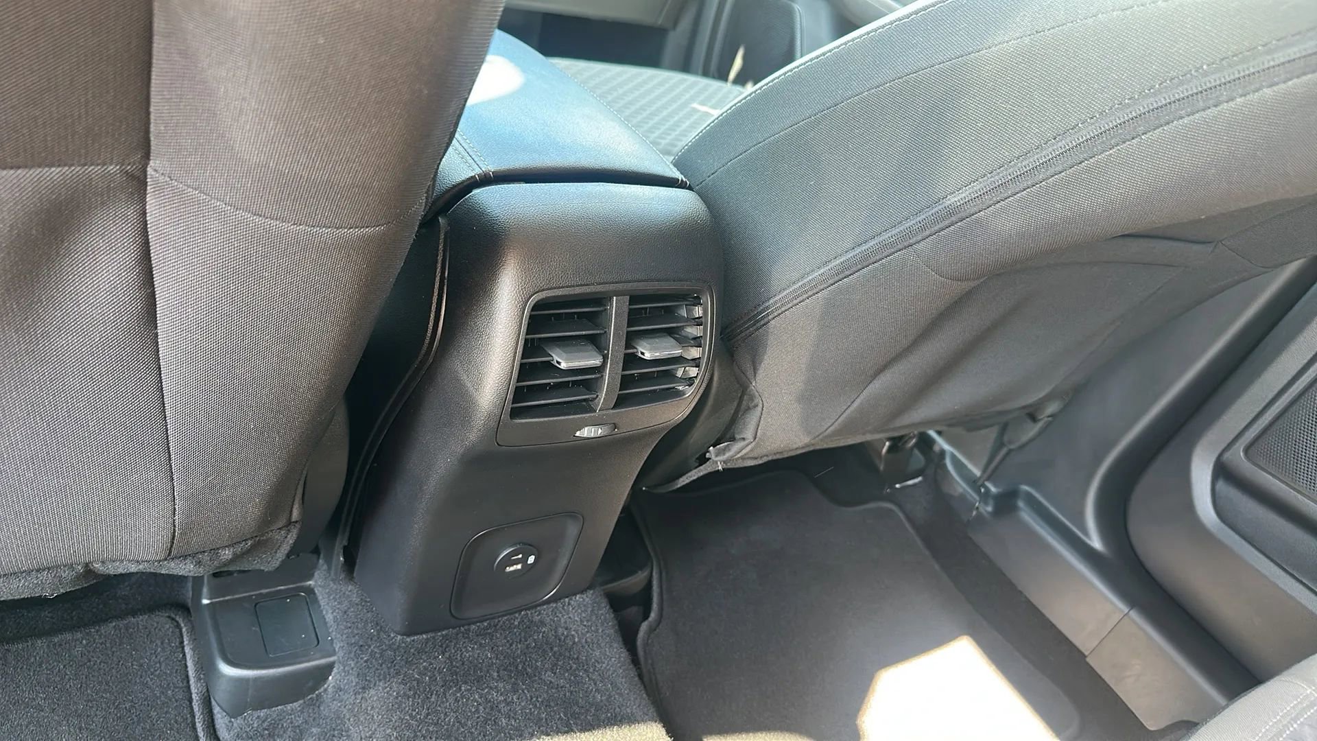 Used 2022 Ford Escape SE w/ SE Sport Appearance Package FWD image 19