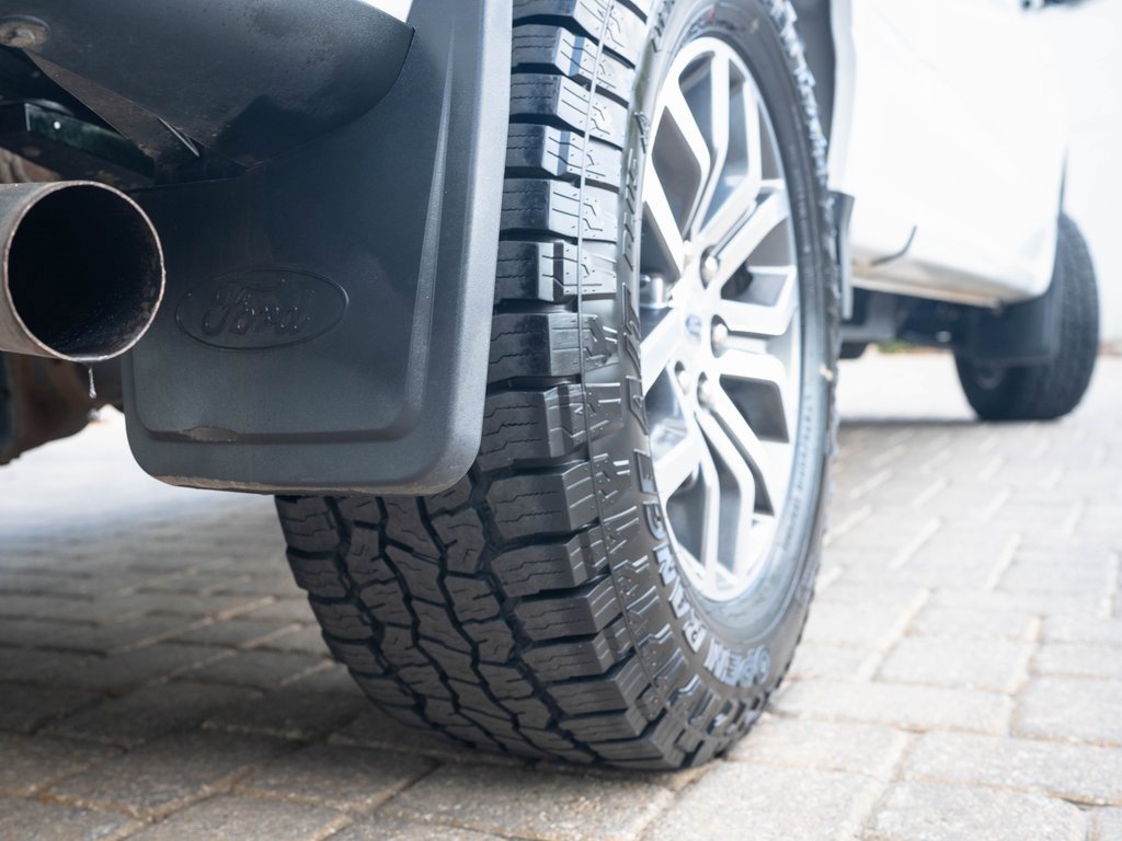 Used 2022 Ford F150 Lariat w/ Trailer Tow Package image 39