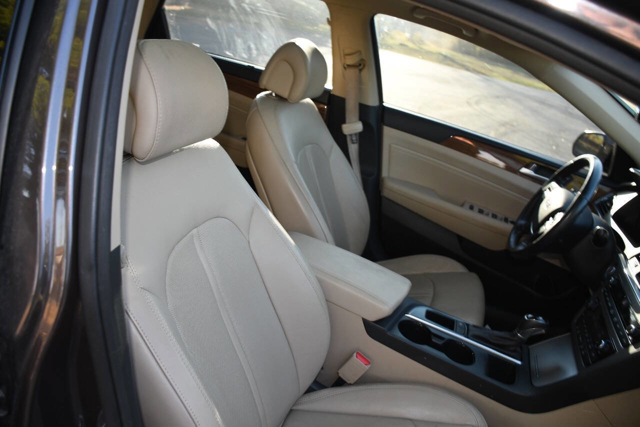 Used 2015 Hyundai Sonata Limited w/ Option Group 05 image 26