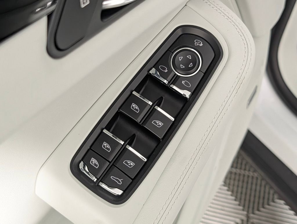 New 2026 Porsche Macan image 27