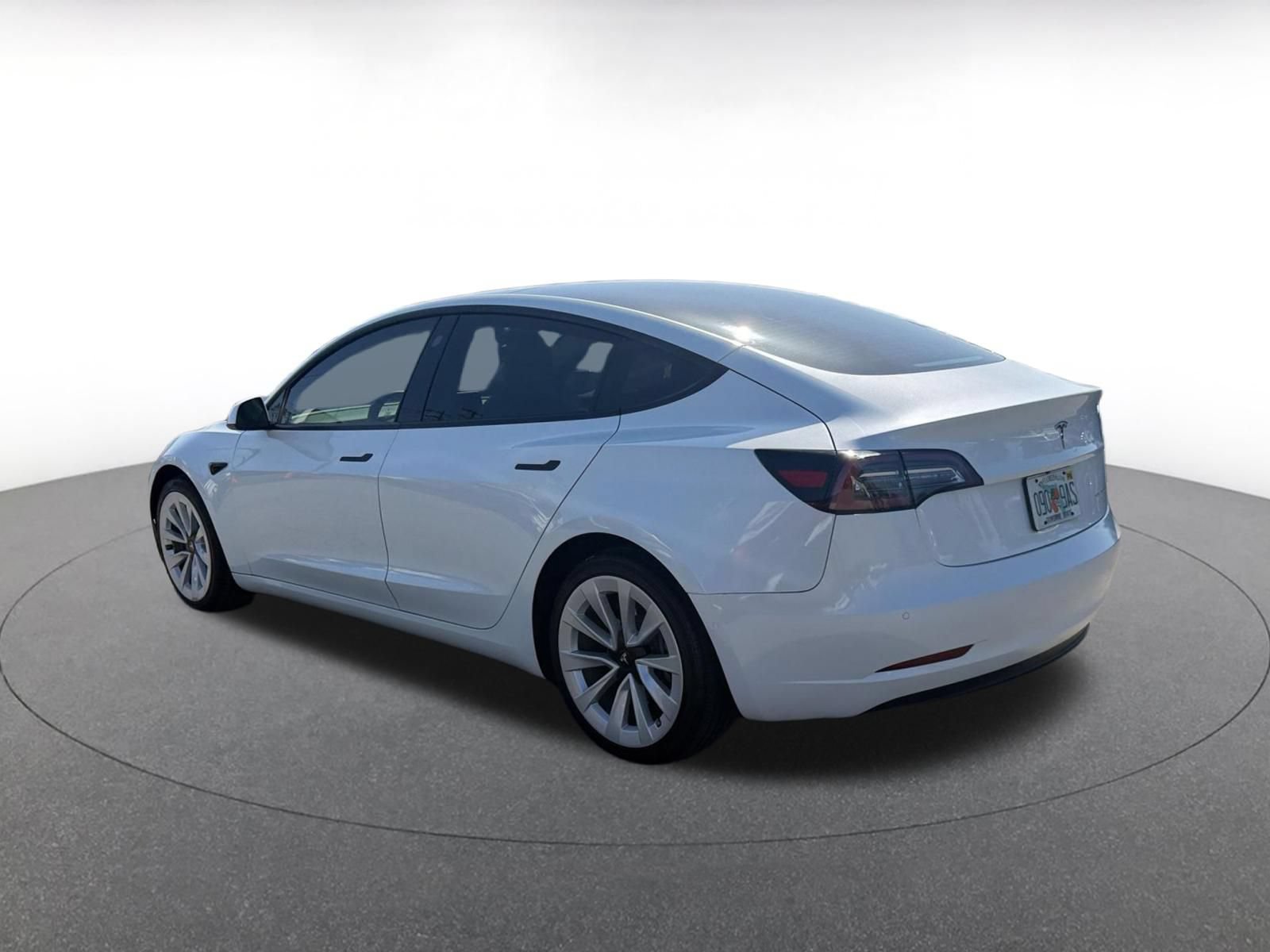 Used 2022 Tesla Model 3 Long Range AWD/4WD image 4