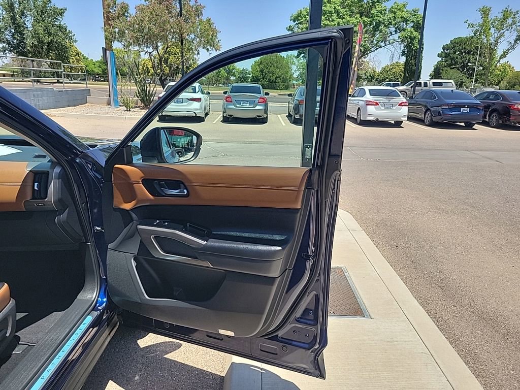 Used 2022 Nissan Pathfinder Platinum w/ Cargo Package FWD image 18