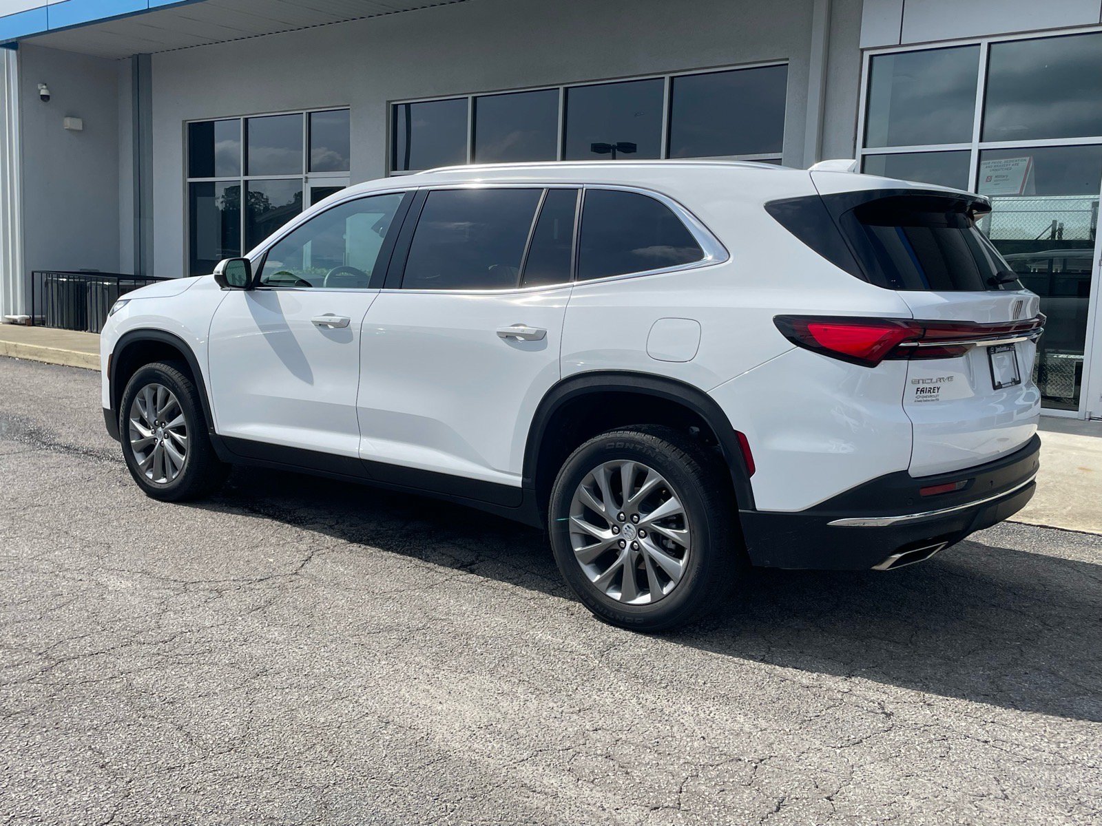 Used 2025 Buick Enclave Preferred FWD image 3