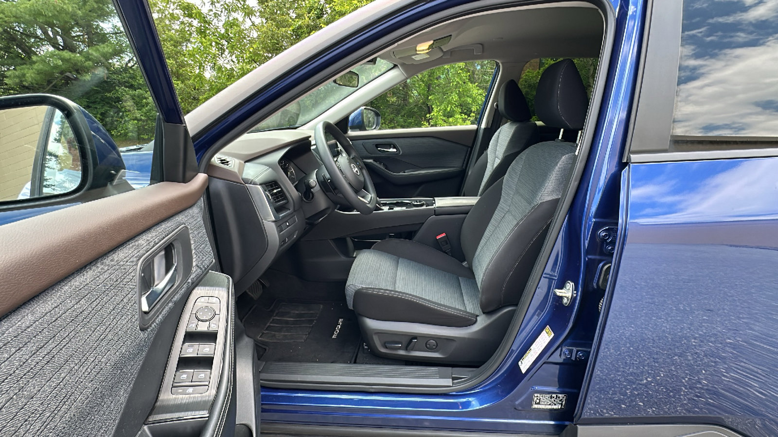 Certified 2023 Nissan Rogue SV AWD/4WD image 11