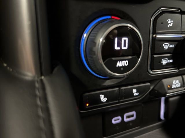 Used 2024 Chevrolet Suburban LT AWD/4WD image 29
