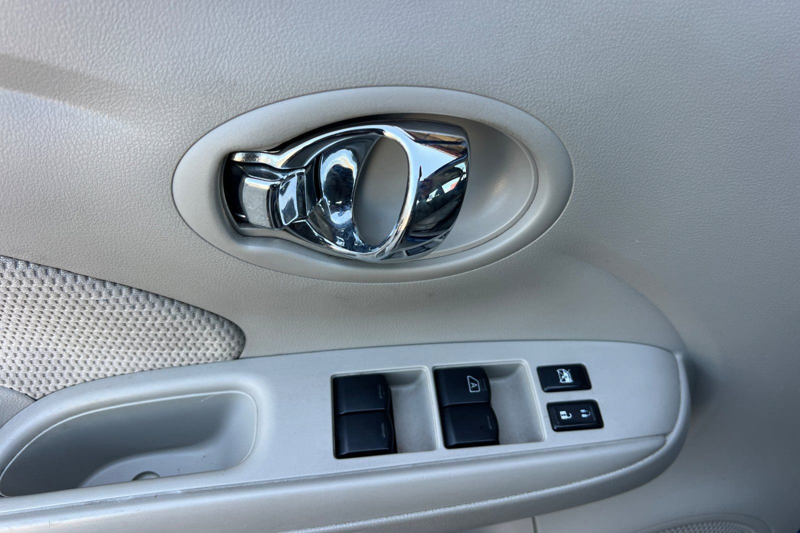 Used 2014 Nissan Versa SV FWD image 11
