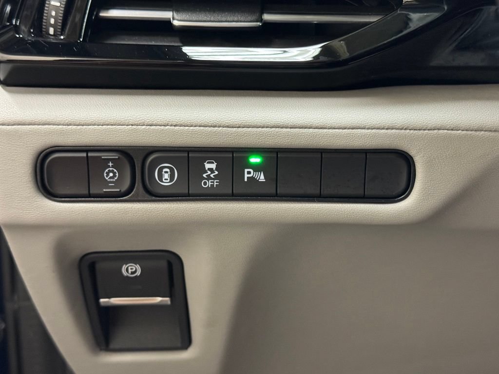Certified 2023 Acura MDX w/ Technology Package AWD/4WD image 17
