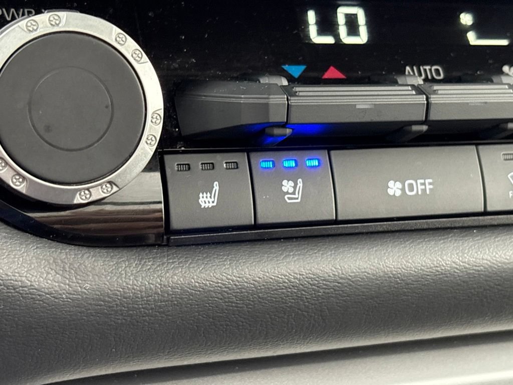 Used 2025 Toyota Tundra Platinum AWD/4WD image 20