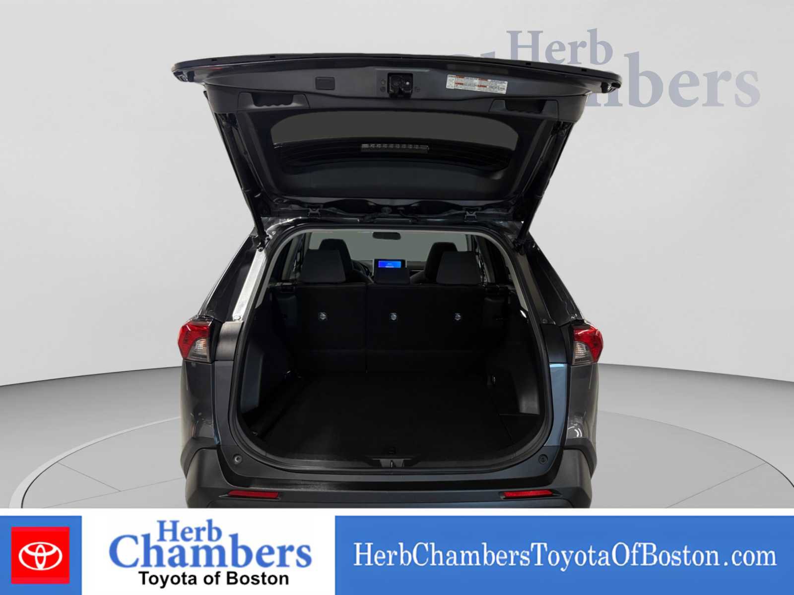Used 2023 Toyota RAV4 XLE w/ Convenience Package AWD/4WD image 4