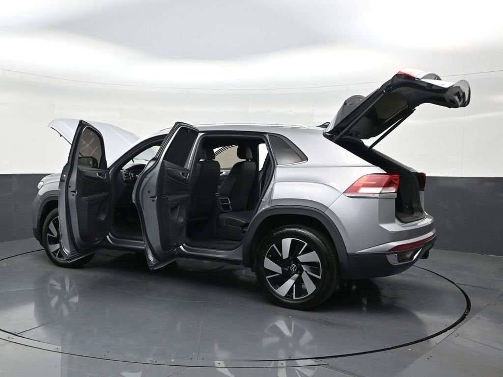 Used 2024 Volkswagen Atlas Cross Sport SE image 32