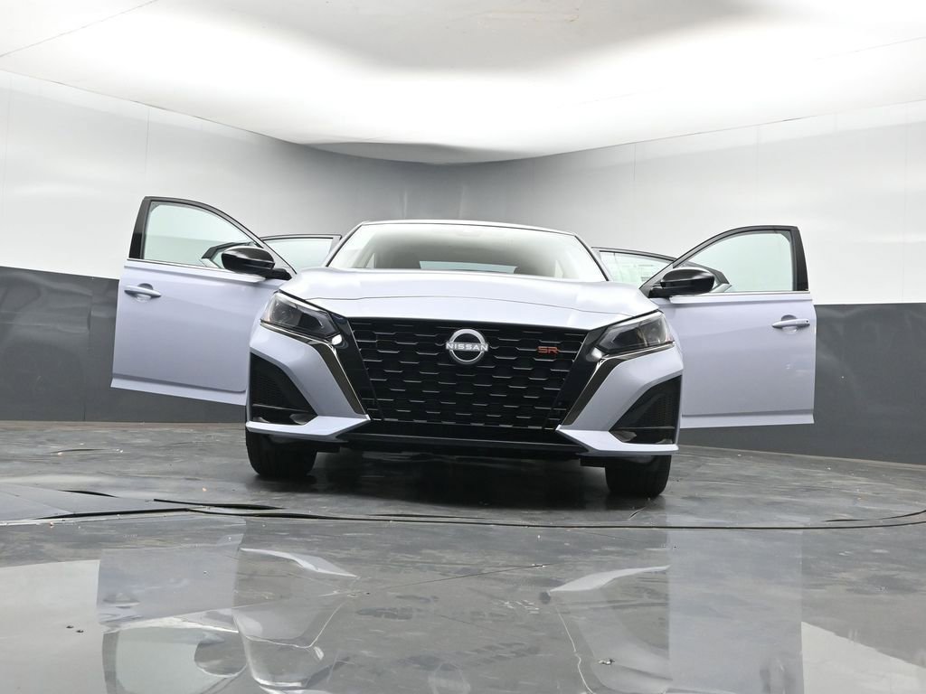 New 2025 Nissan Altima 2.5 SR image 40