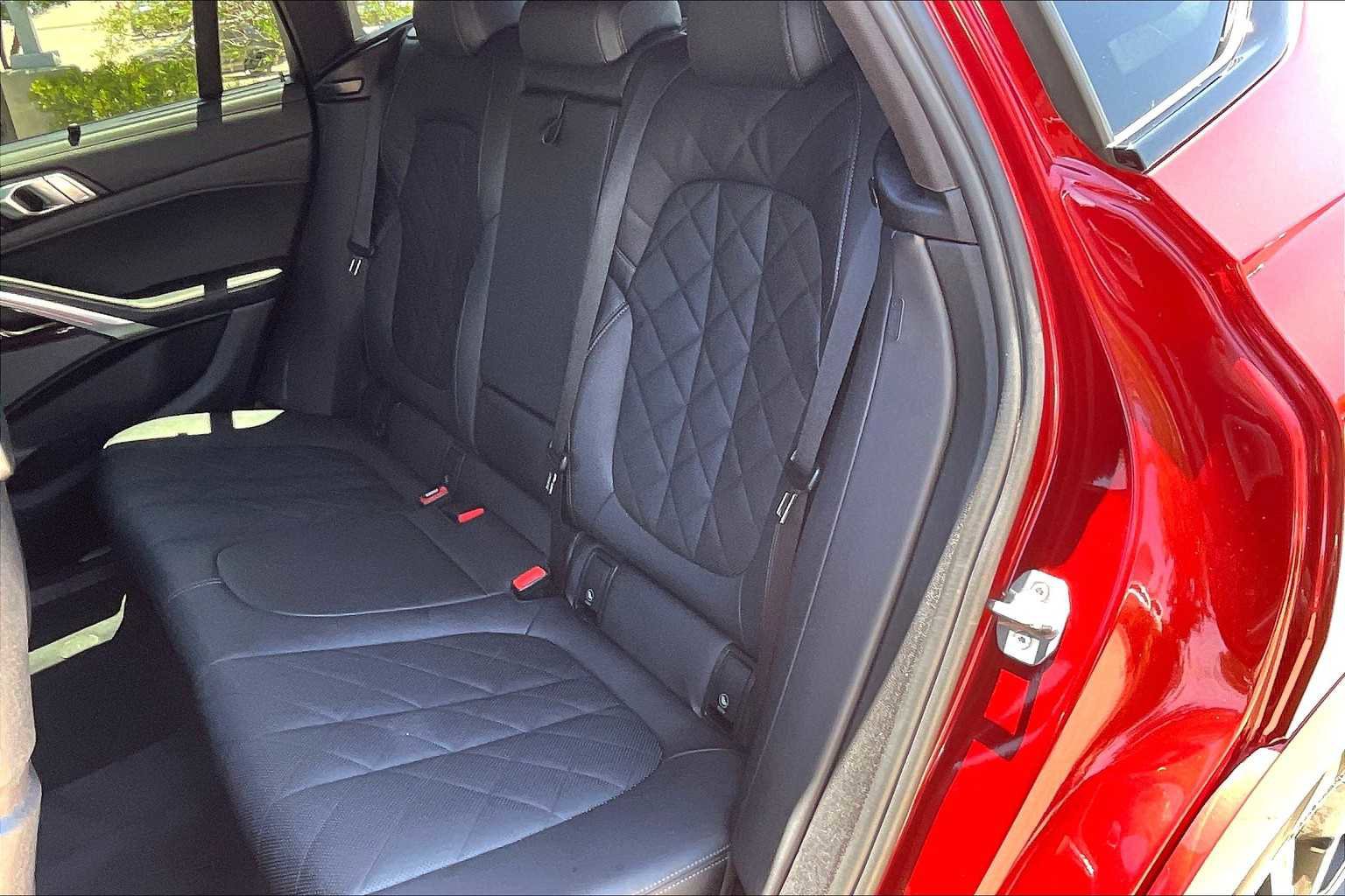 Used 2023 BMW X6 xDrive40i w/ Executive Package image 37