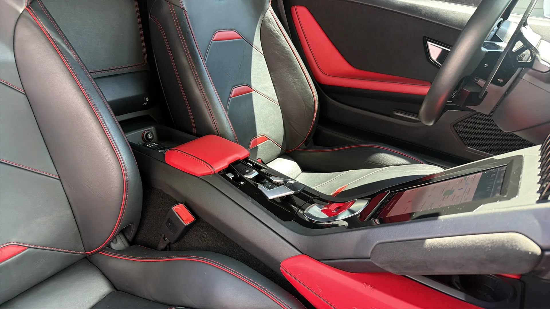 Used 2021 Lamborghini Huracan EVO RWD image 24