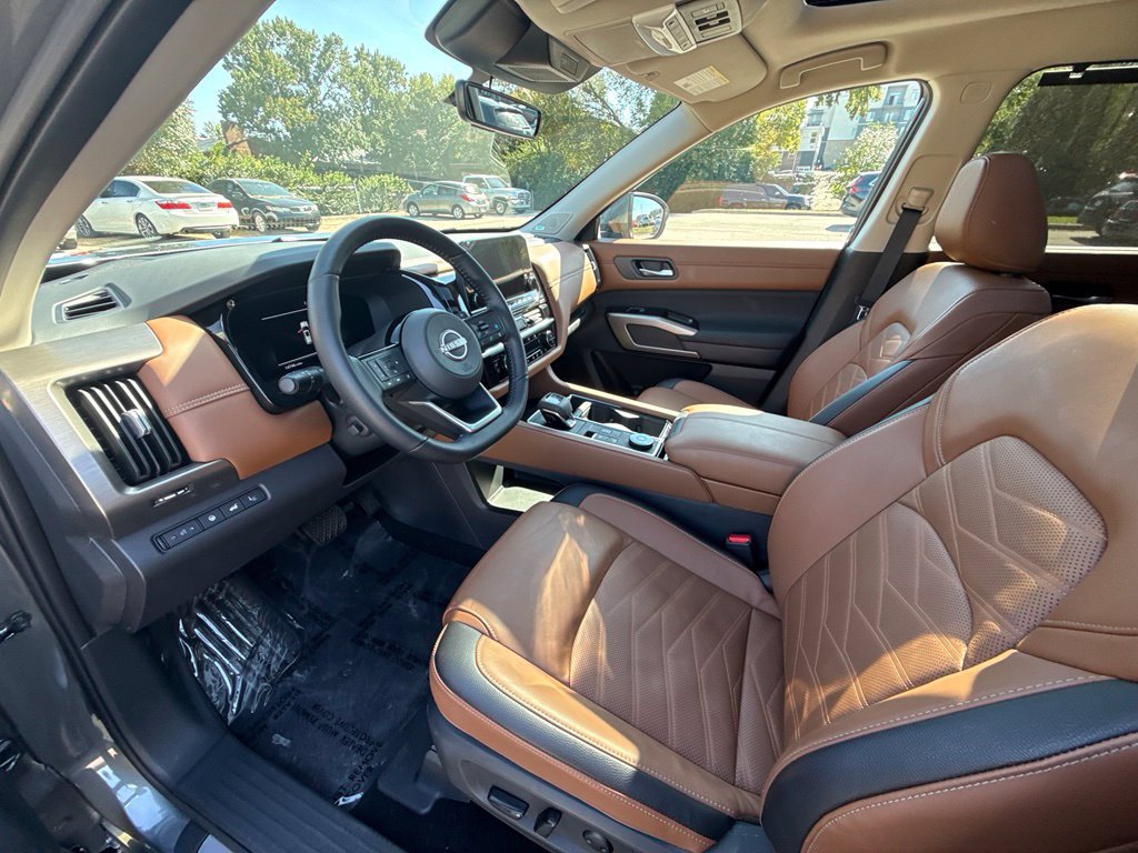 Used 2025 Nissan Pathfinder Platinum w/ Cargo Package AWD/4WD image 10