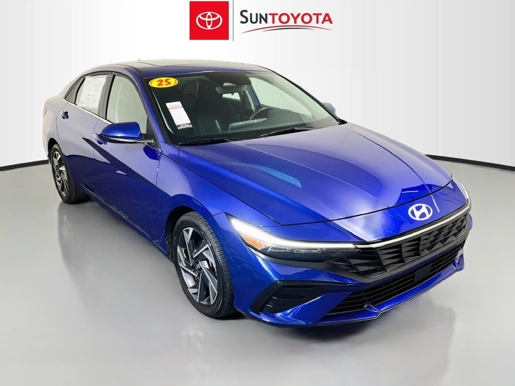 Used 2025 Hyundai Elantra SEL FWD image 1