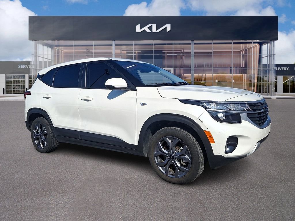 Certified 2025 Kia Seltos LX AWD/4WD image 1