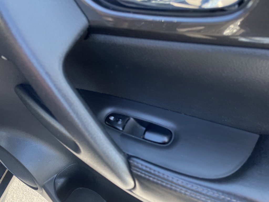 Used 2020 Nissan Rogue SV image 44