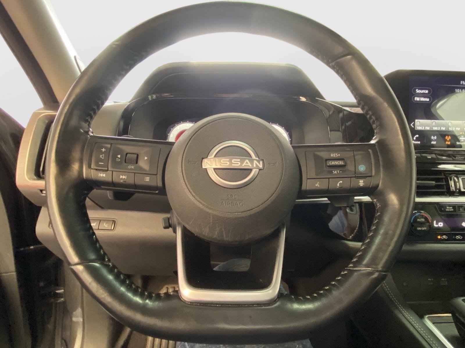 Used 2022 Nissan Pathfinder Platinum w/ Cargo Package AWD/4WD image 27