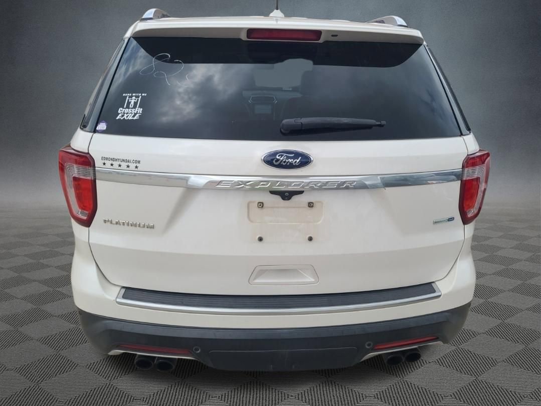 Used 2018 Ford Explorer Platinum AWD/4WD image 2