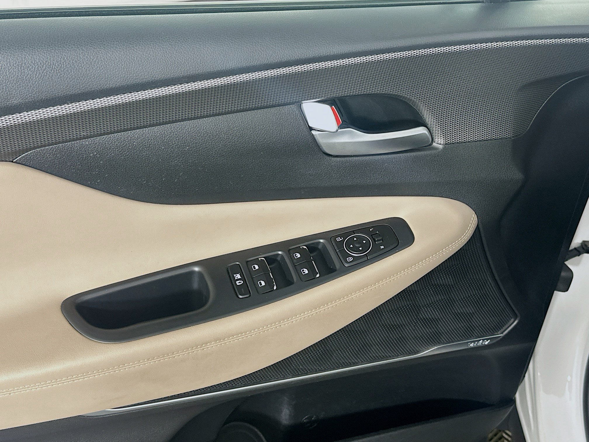 Used 2020 Hyundai Santa Fe SEL FWD image 15