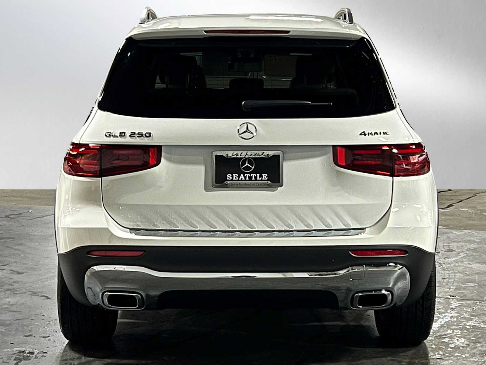 Used 2025 Mercedes-Benz GLB 250 4MATIC image 5