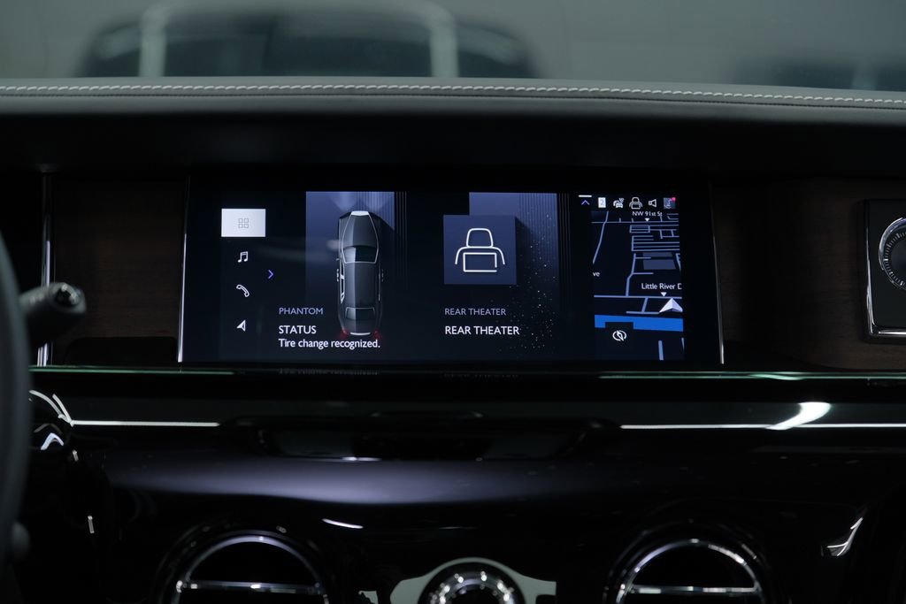 Used 2026 Rolls-Royce Phantom Sedan image 54
