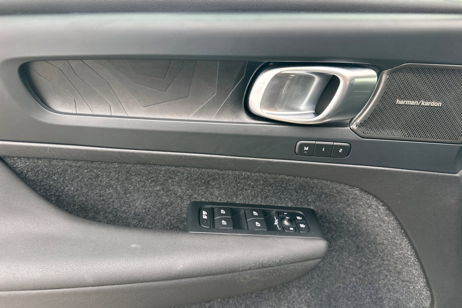 Used 2023 Volvo XC40 Recharge Ultimate w/ Protection Package Premier image 10