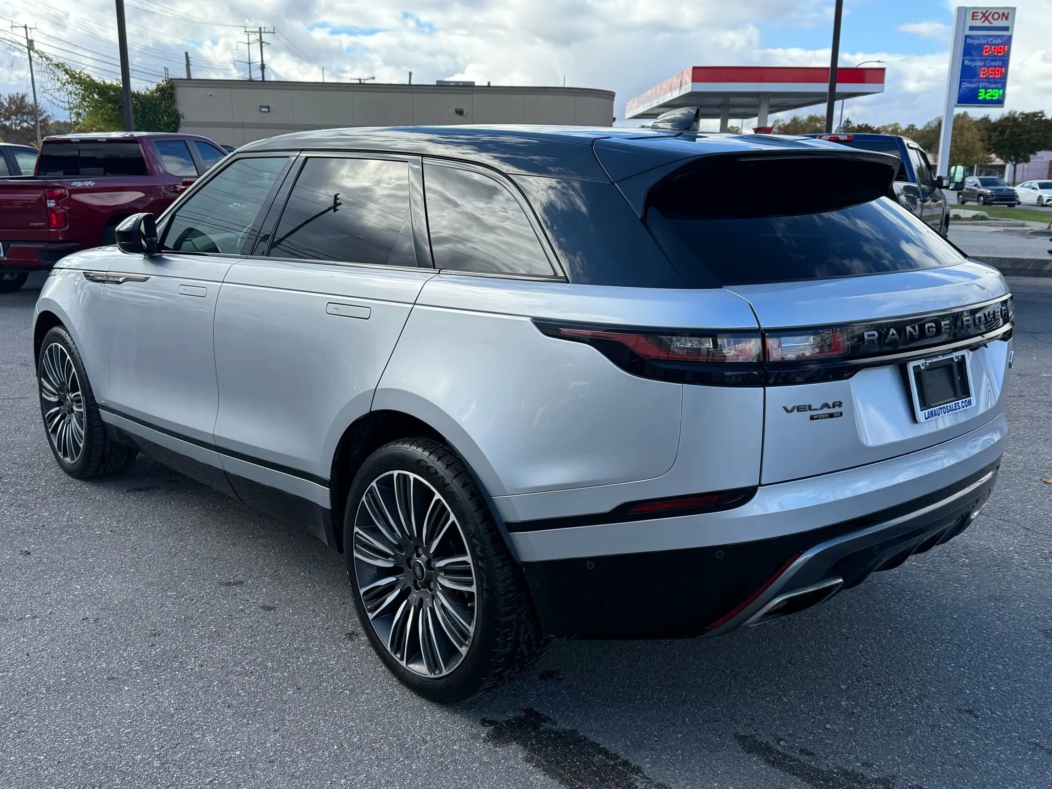 Used 2018 Land Rover Range Rover Velar R-Dynamic SE image 7