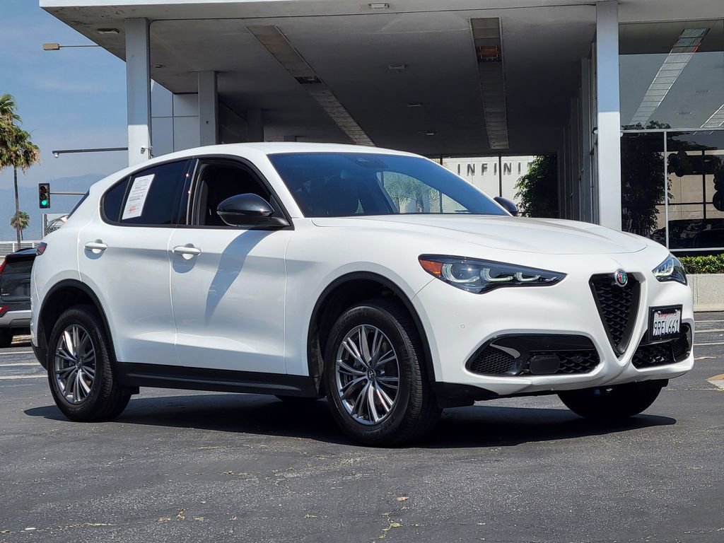 Used 2024 Alfa Romeo Stelvio Sprint image 31