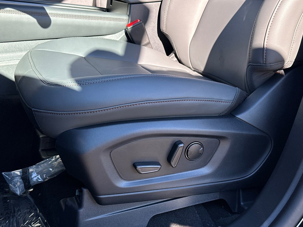 New 2026 Ford Explorer Active w/ Active Comfort Package image 16