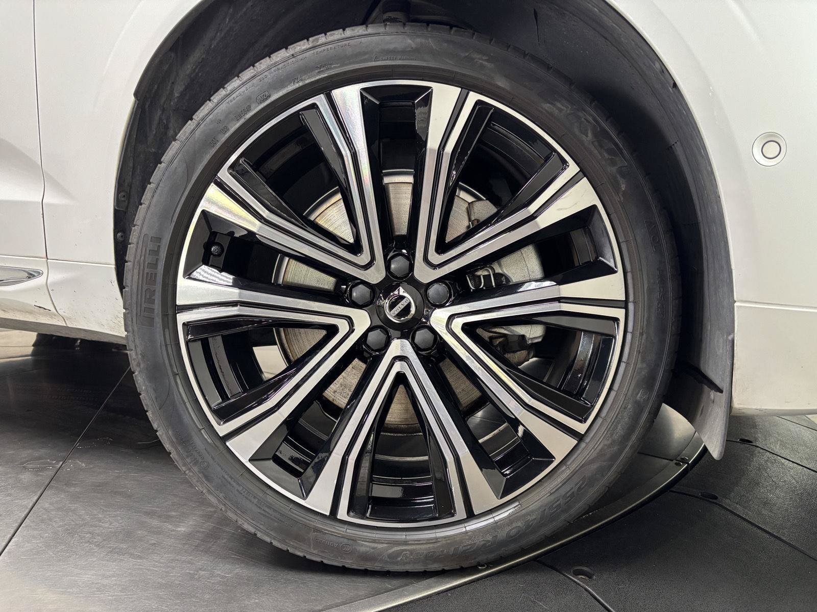 Used 2023 Volvo XC60 B6 Ultimate w/ Protection Package Premier AWD/4WD image 11