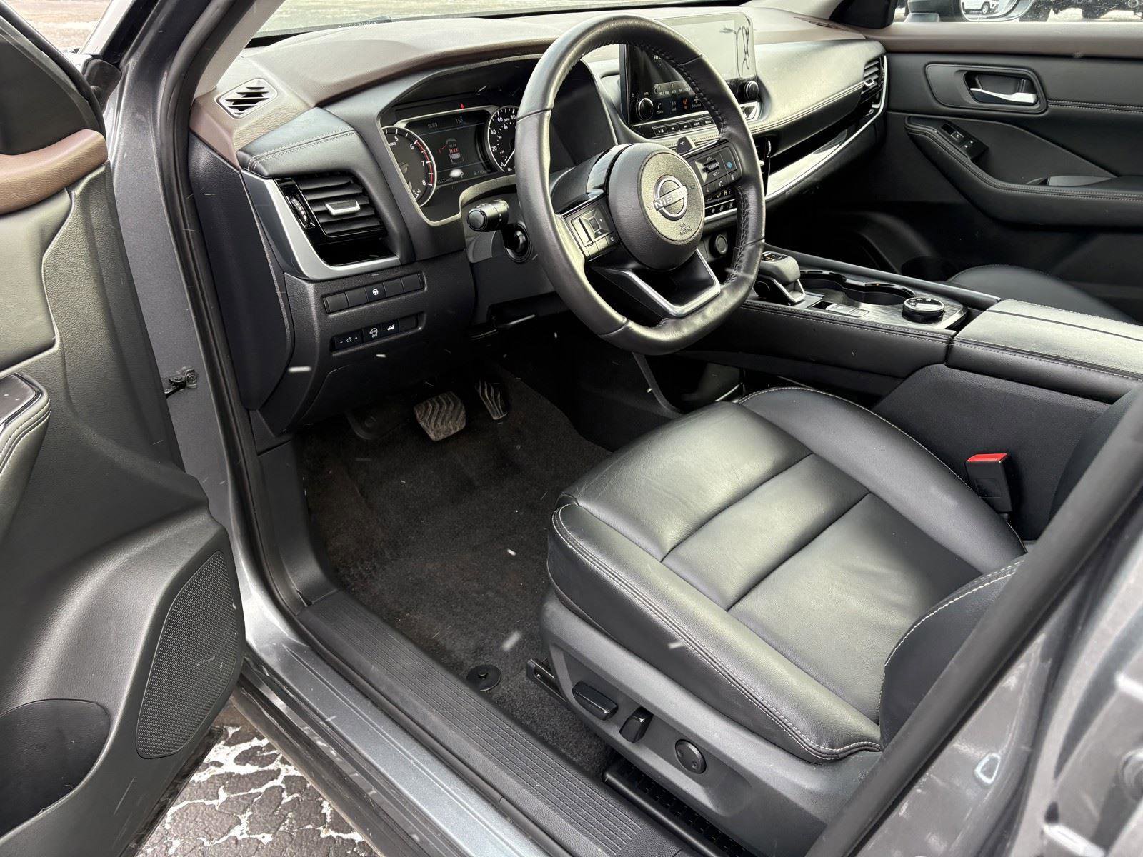 Used 2023 Nissan Rogue SL w/ SL Premium Package image 14