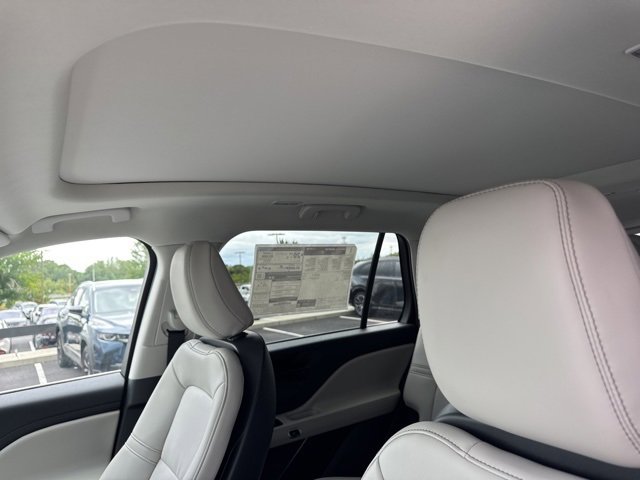 New 2025 Lincoln Aviator AWD image 12