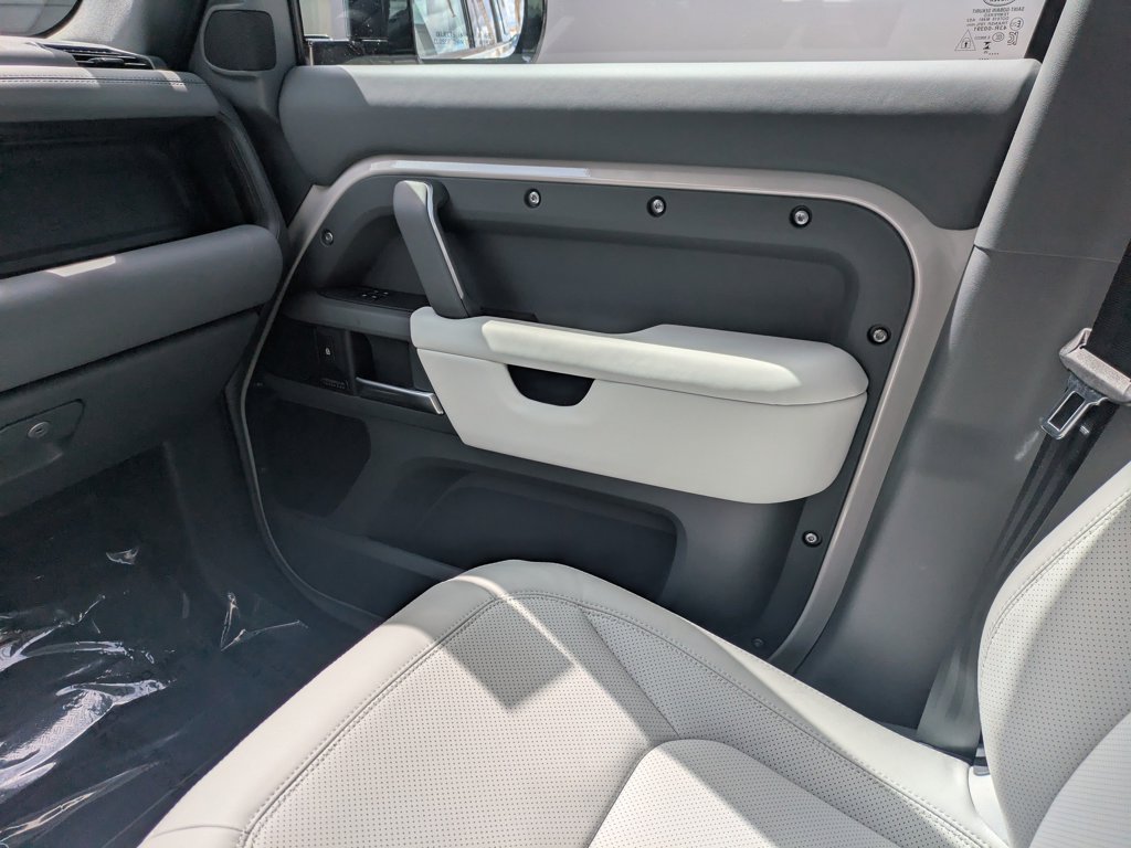 New 2026 Land Rover Defender 130 X-Dynamic SE AWD/4WD image 19