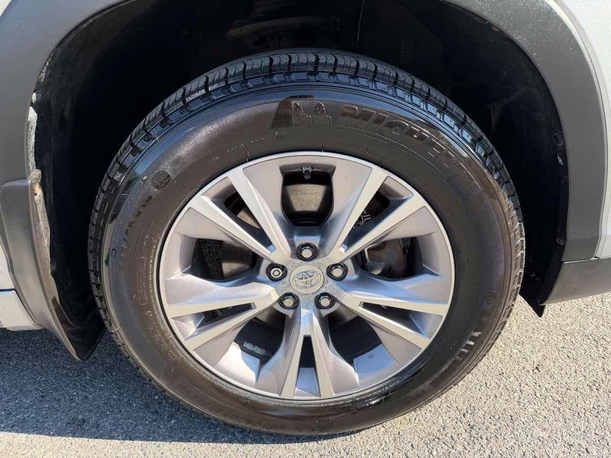 Used 2015 Toyota Highlander XLE AWD/4WD image 31