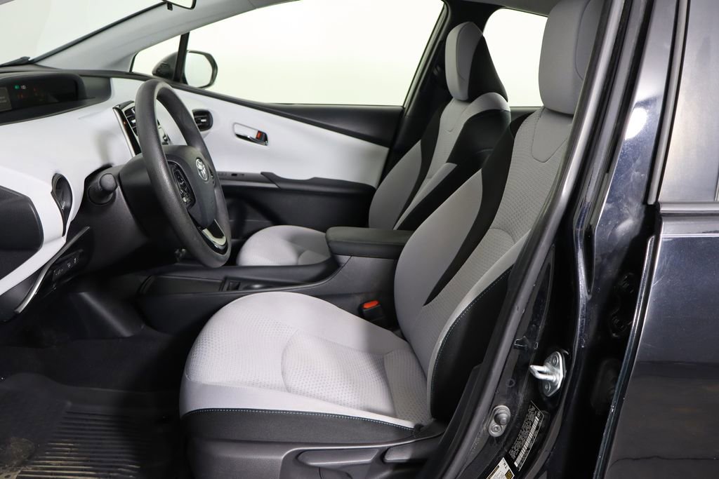 Used 2022 Toyota Prius LE image 13