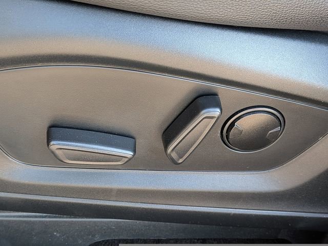 Used 2023 Ford Explorer Limited image 21
