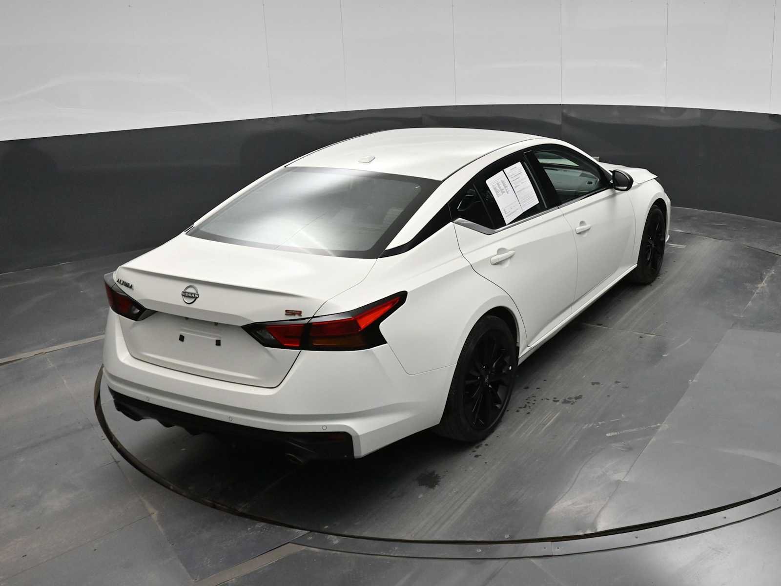 Used 2025 Nissan Altima 2.5 SR FWD image 33