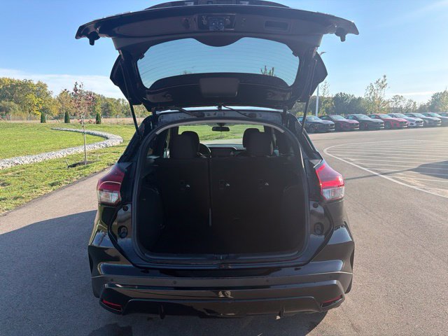 Used 2023 Nissan Kicks SR FWD image 10